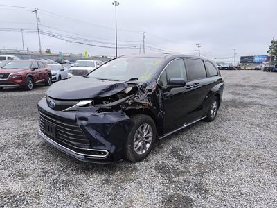 2024 Toyota Sienna XLE 2.5L Hybrid