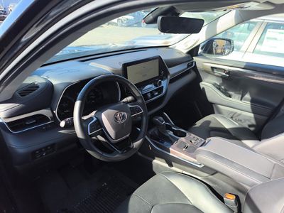 2023 Toyota Highlander Limited 2.5L Hybrid