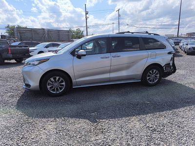 2023 Toyota Sienna LE 2.5L Hybrid