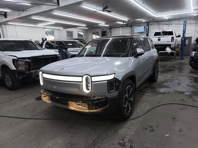 2024 Rivian R1S Adventure AWD