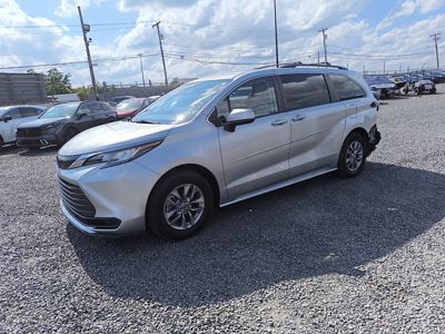 2023 Toyota Sienna LE 2.5L Hybrid