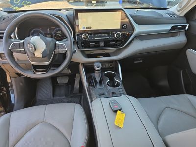 2023 Toyota Highlander Platinum AWD 2.5L Hybrid