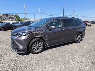 2024 Toyota Sienna LE AWD 2.5L Hybrid