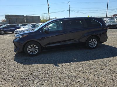 2024 Toyota Sienna LE AWD 2.5L Hybrid