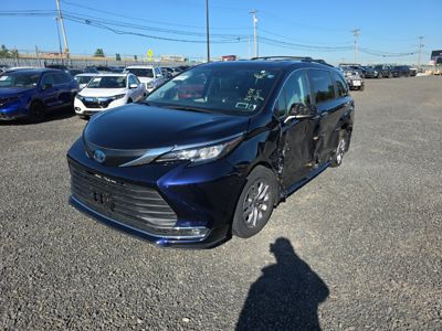 2023 Toyota Sienna XLE AWD 2.5L HYBRID