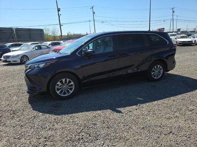 2024 Toyota Sienna LE AWD 2.5L Hybrid