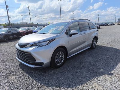 2023 Toyota Sienna LE 2.5L Hybrid