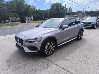 2026 Volvo V60cc - Stock 23050