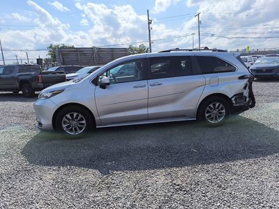 2023 Toyota Sienna LE 2.5L Hybrid