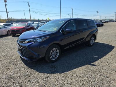 2024 Toyota Sienna LE AWD 2.5L Hybrid