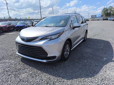 2023 Toyota Sienna LE 2.5L Hybrid
