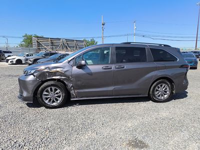 2024 Toyota Sienna LE AWD 2.5L Hybrid
